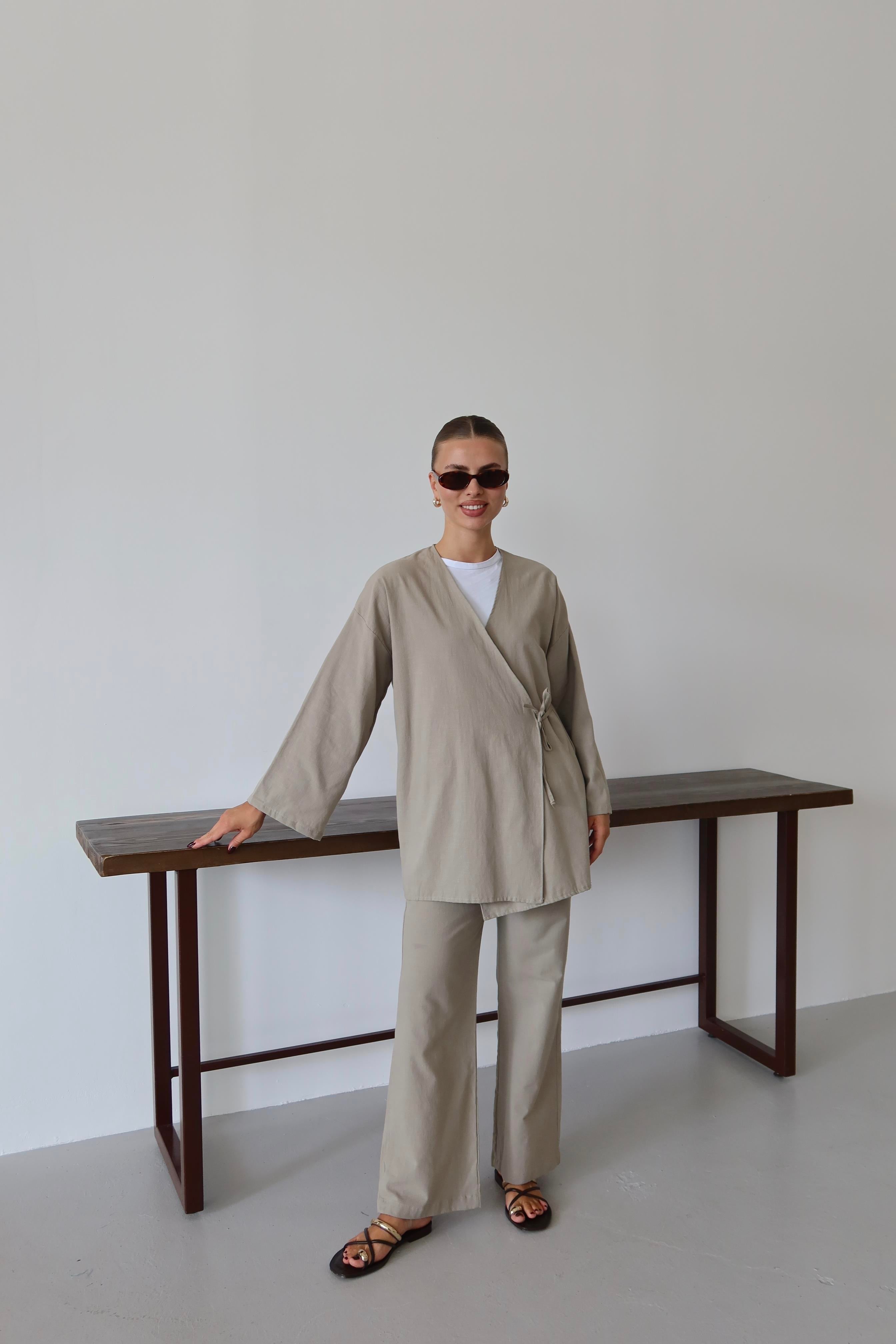 Bej Ketenli Dökümlü Kimono